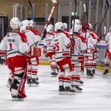 Les joueurs du HC Viège remercient les supporters haut-valaisans qui ont fait le déplacement à Porrentruy pour le barrage